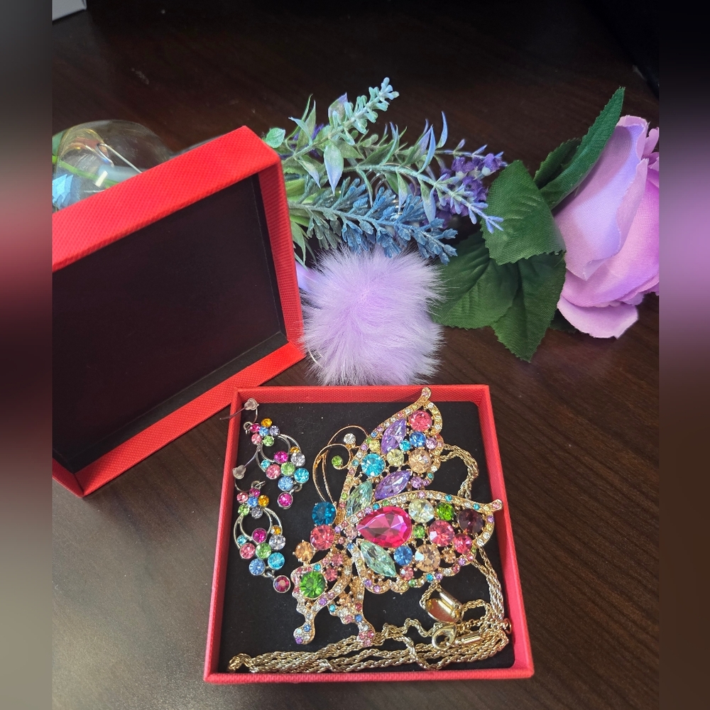 Lovisa Colorful Butterfly Necklace With Matching Earrings - Picture 2 of 5